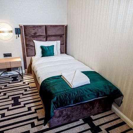 Hotel Carolin Călimăneşti Екстериор снимка