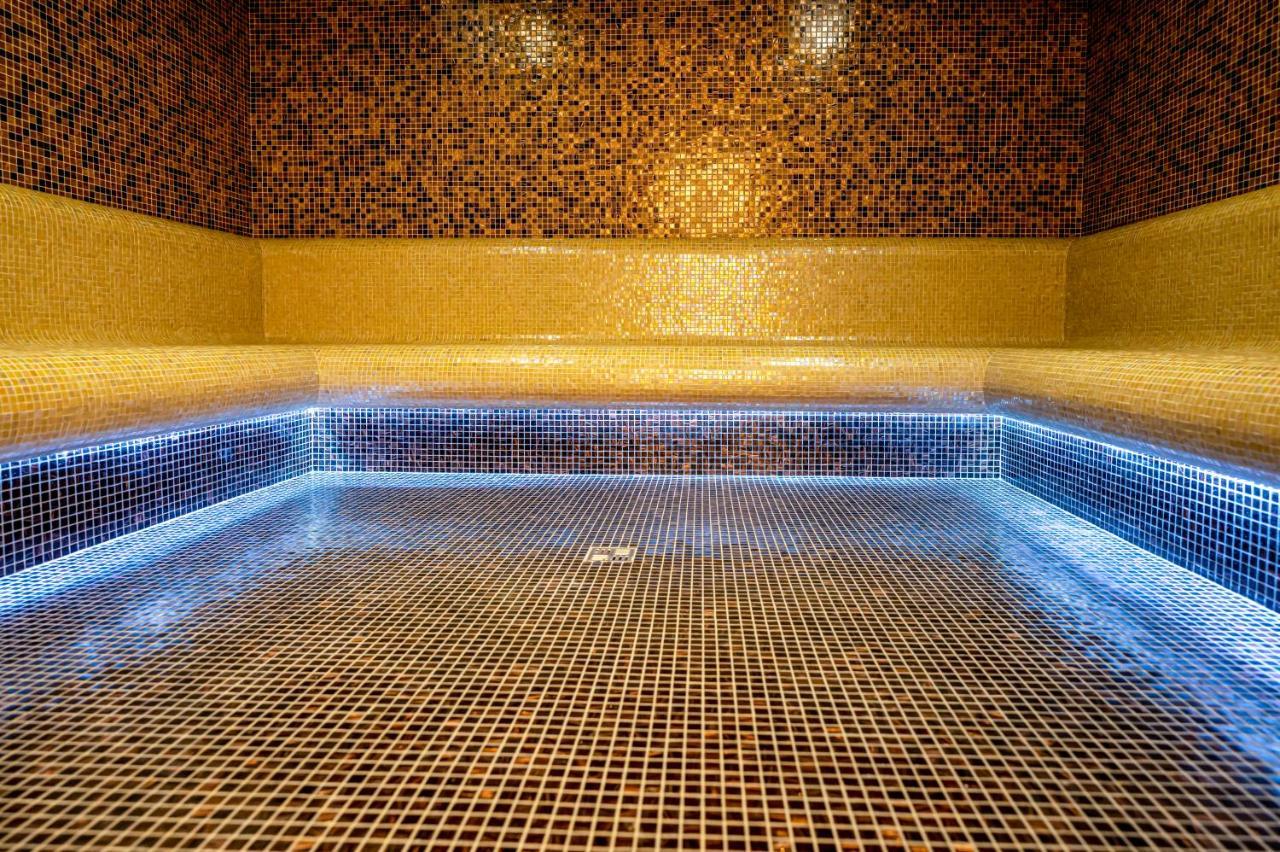 Hotel Carolin Călimăneşti Екстериор снимка