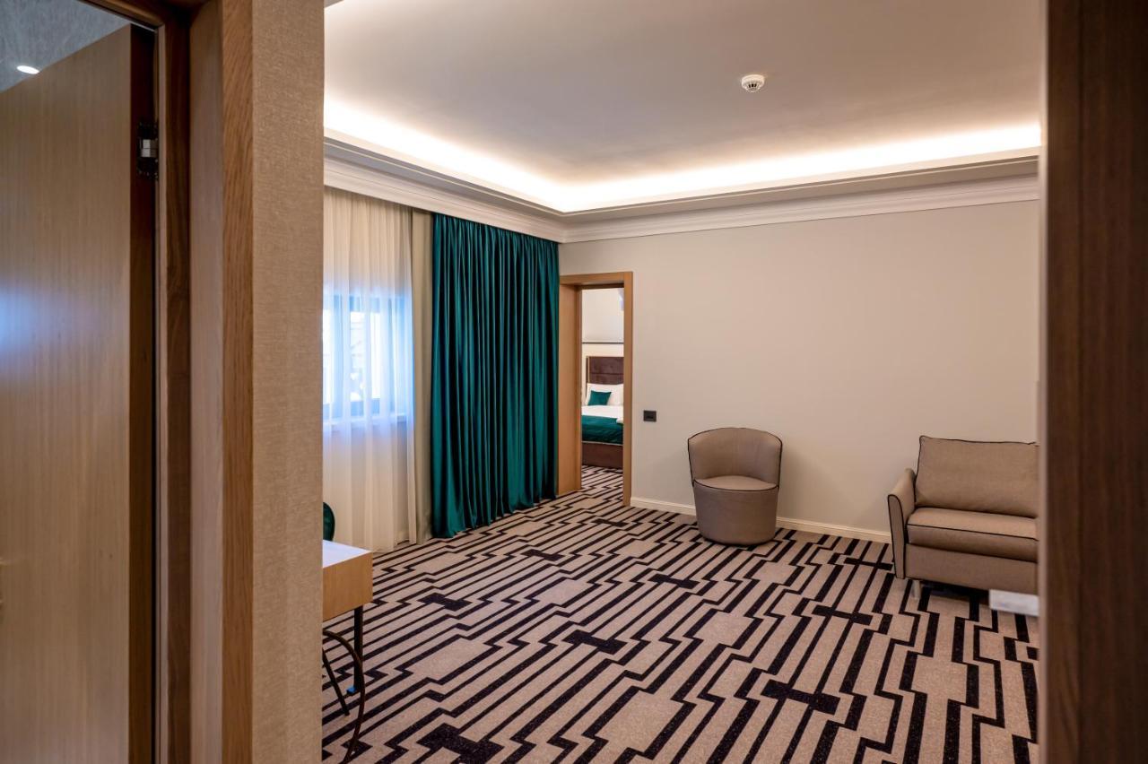 Hotel Carolin Călimăneşti Екстериор снимка